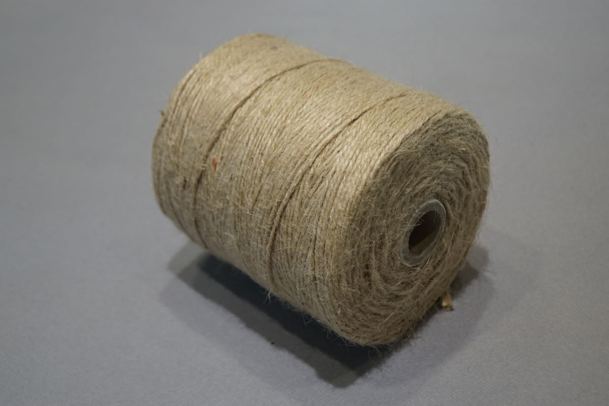 Jutetouw 2/18 - bobijnen 1 kg.  